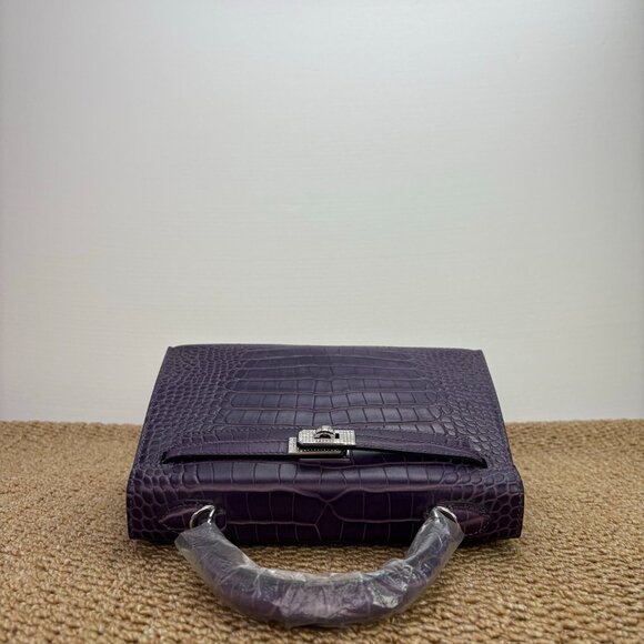 Kelly 25 Crocodile Embossed Structured Handbag Luxe Purple - Picture 7 of 14